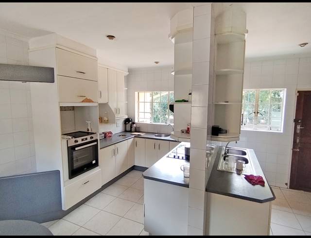 5 BEDROOM HOUSE FOR SALE IN COUNTRY LIFE PARK